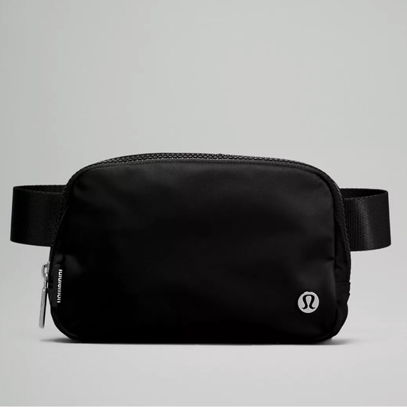 lululemon athletica Handbags - Lululemon Athletica black Everywhere Belt Bag